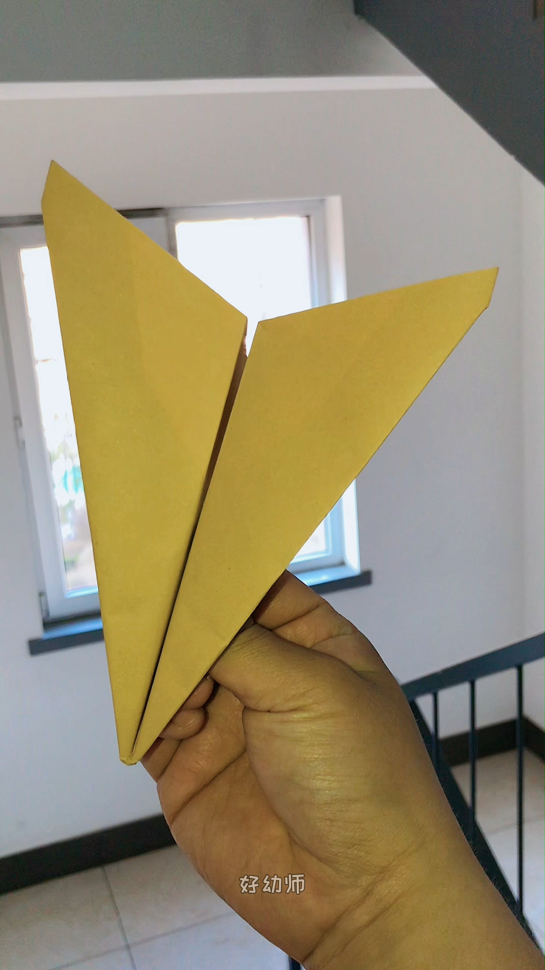 [纸飞机怎么折]纸飞机怎么折飞得快