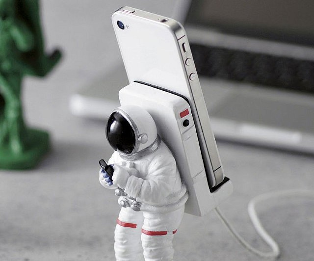 [astronaut]astronaut前面用an
