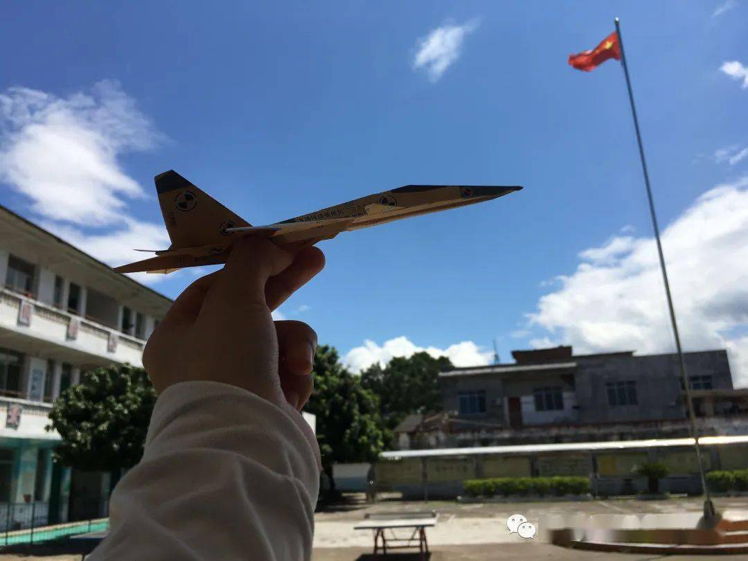 [纸飞机群组转圈圈]可以转圈圈的纸飞机