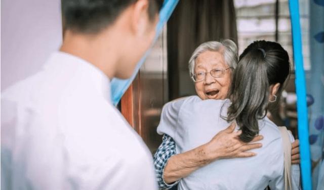 电报员周大爷有亲人吗-坐飞机尽量不要坐最后一排