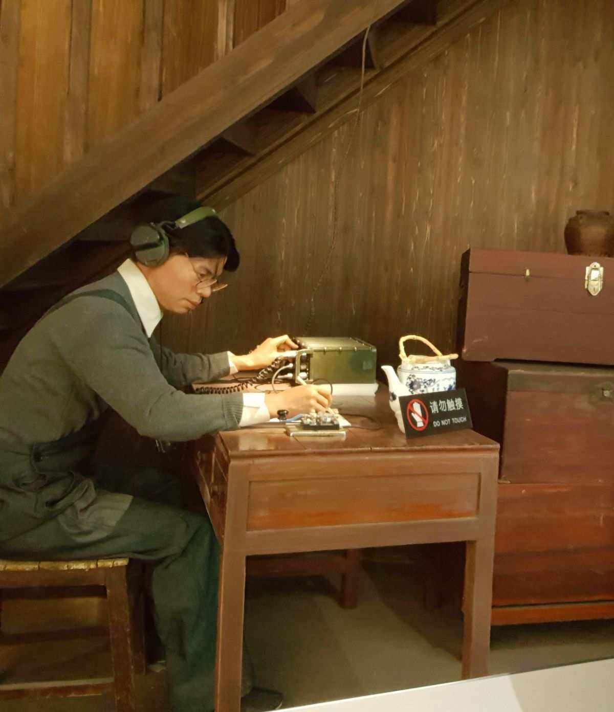 怎么形容电报机-电报机怎么发出的电波