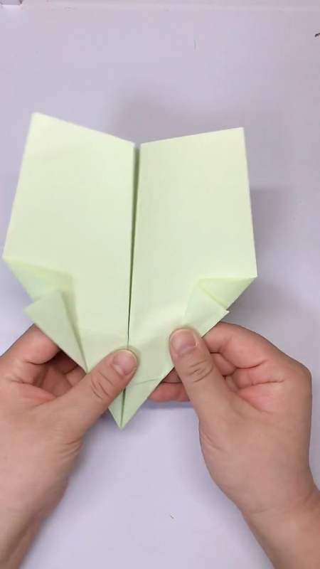 纸飞机一直闪退什么原因-登录纸飞机一直显示网络不行