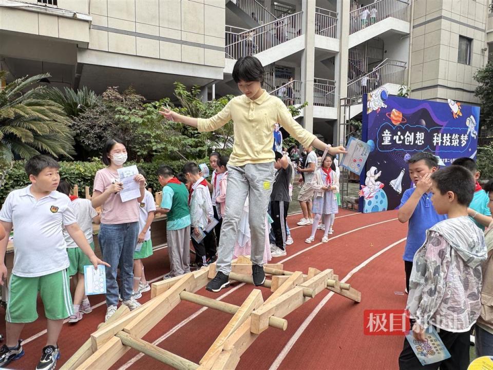 纸飞机为什么会旋转,纸飞机为什么能飞起来原理演示