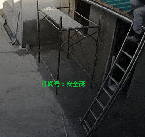 作业时梯子与地面的角度应该-在梯子上工作时,梯与地面的倾斜角度应为多少度左右?