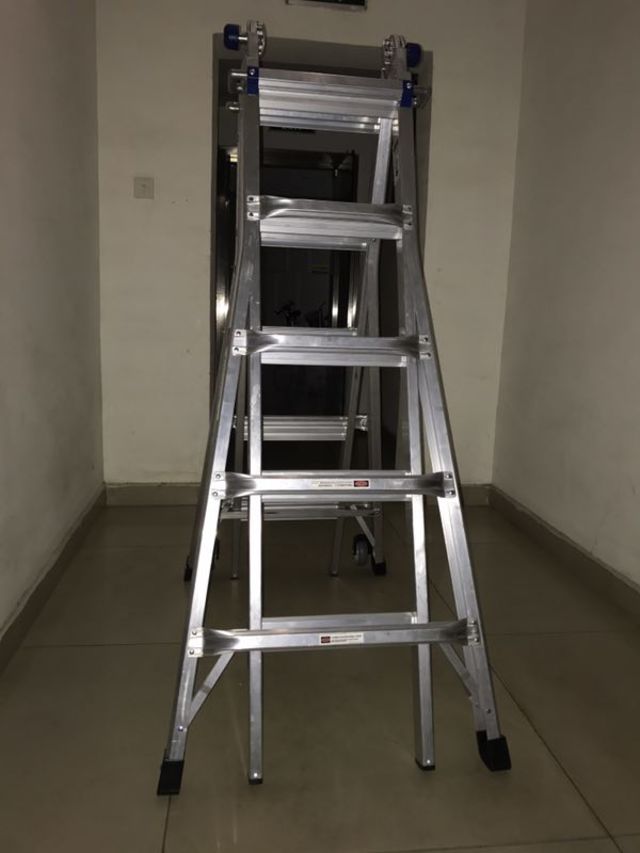 梯子工作时与地面斜角度为-在梯子上工作时,梯与地面的斜角度应为多少度?