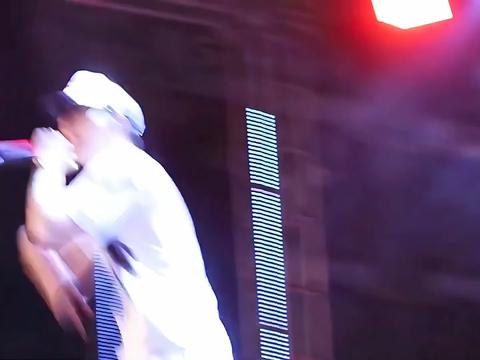 anysong音译中文-anysong这首歌中文谐音